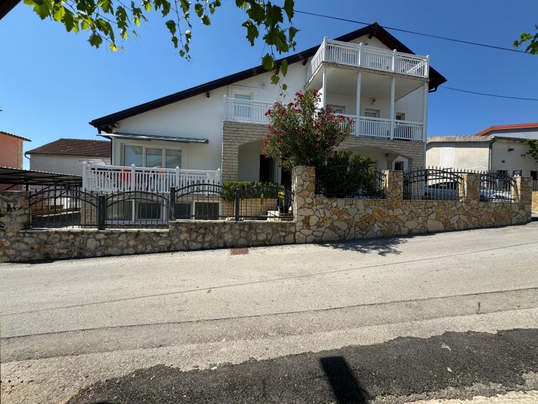 Martinović Apartments house in Pirovac – photograph 8