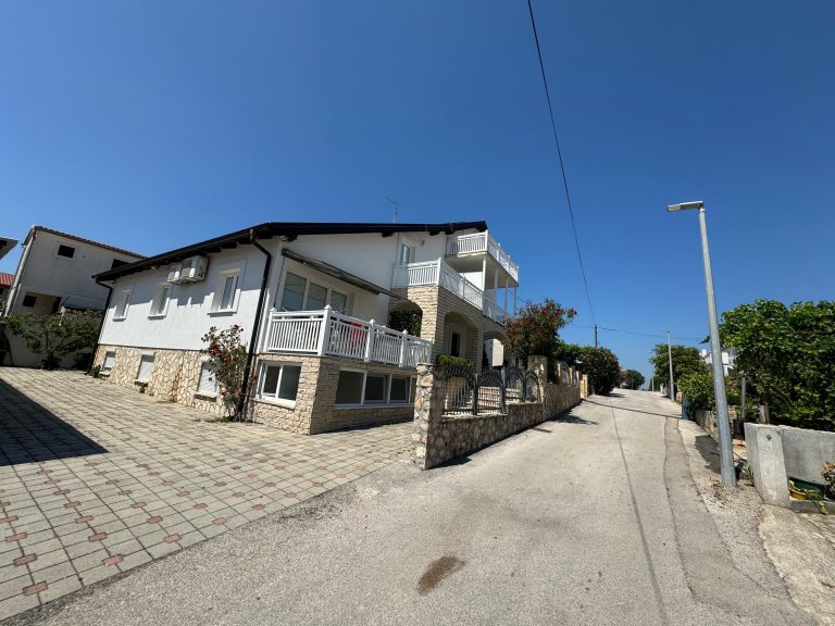 Martinović Apartments house in Pirovac – photograph 9